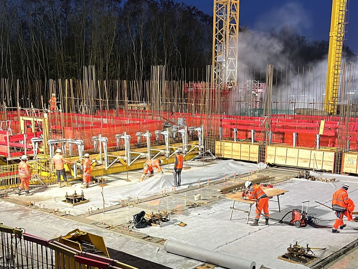 Radier et banches en place, chantier UVE Labeuvrière